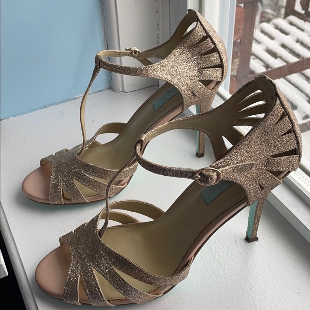 Heels - Picture 2 of 3